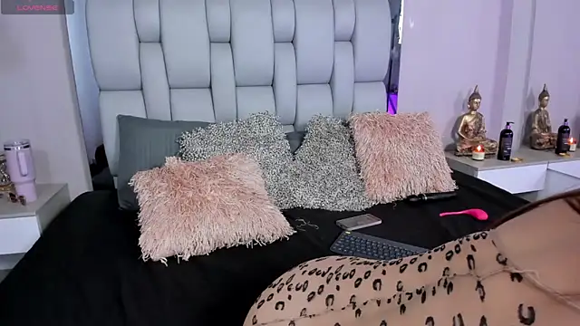 SusanBenett online show from 7, 11, 2025