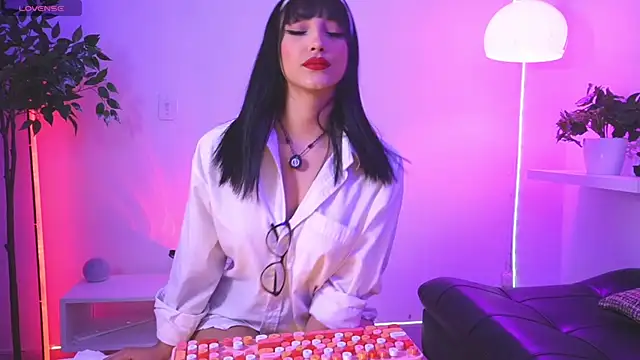 catalina  lovers online show from 9, 2, 2026