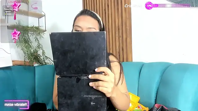 yossi peach cute online show from 22, 12, 2025