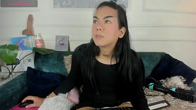 yossi peach cute online show from 8, 4, 2026