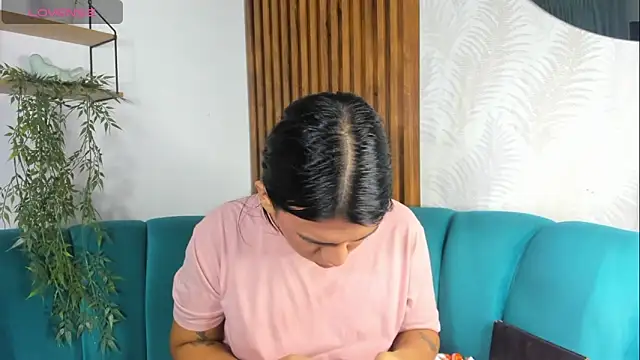 yossi peach cute online show from 2, 12, 2025