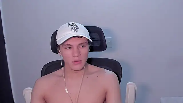 Snapshot of laurent_nova chatting on 17, 5, 2026 laurent nova online show from 17, 5, 2026