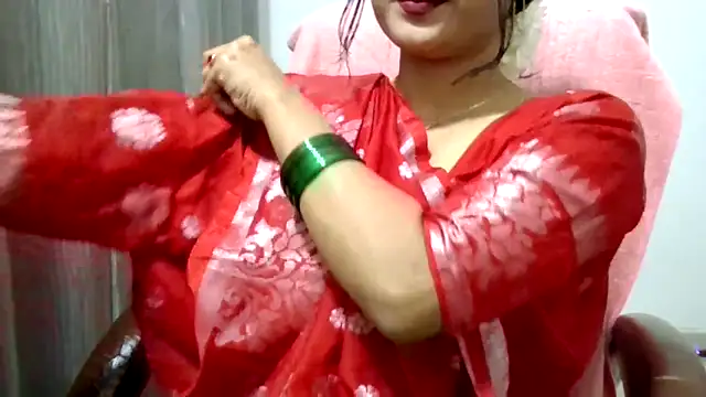 Snapshot of Queenhimanshi chatting on 26, 11, 2025 Queenhimanshi online show from 26, 11, 2025