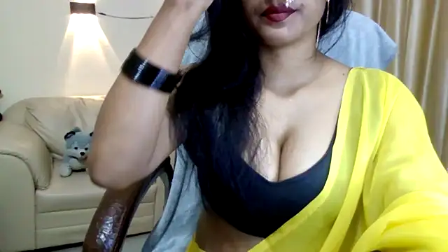 Snapshot of Queenhimanshi chatting on 13, 4, 2026 Queenhimanshi online show from 13, 4, 2026