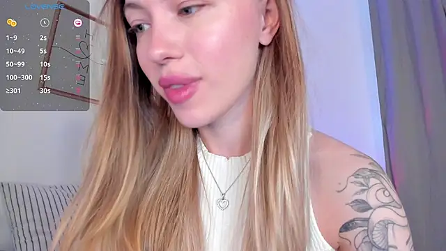 Snapshot of damn_cutie chatting on 4, 6, 2026 damn cutie online show from 4, 6, 2026