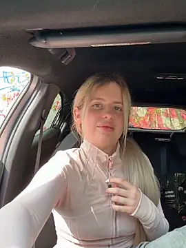 Holly-Glamour online show from 16, 4, 2026