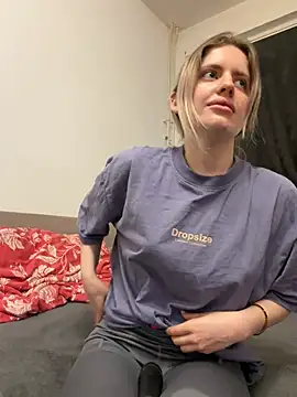 Holly-Glamour online show from 31, 7, 2026
