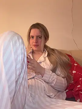 Holly-Glamour online show from 14, 2, 2026