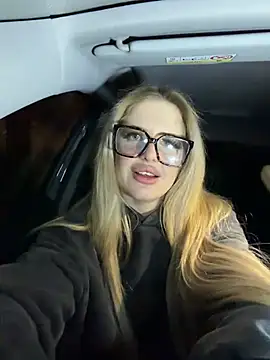 Holly-Glamour online show from 15, 3, 2026