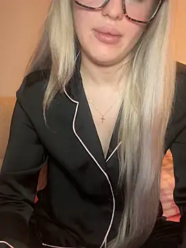 Holly-Glamour online show from 12, 2, 2026