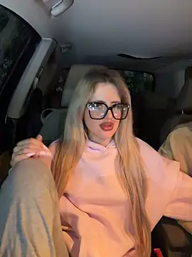 Holly-Glamour online show from 24, 4, 2026