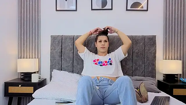 Luciana Ortiz1 online show from 23, 12, 2025