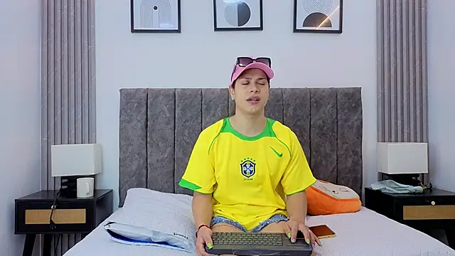 Luciana Ortiz1 online show from 15, 12, 2025