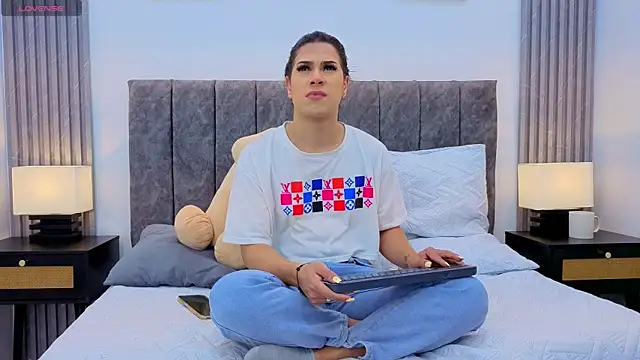 Luciana Ortiz1 online show from 4, 11, 2025