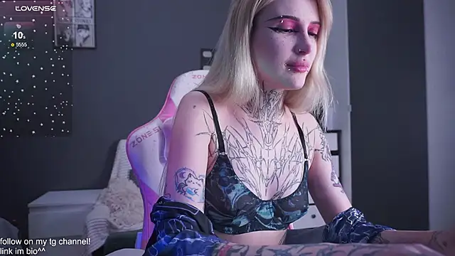 fraulein mooon online show from 19, 11, 2025