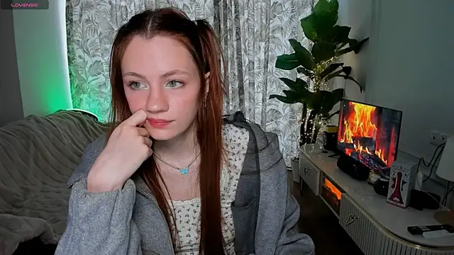 Alyssa Smitt online show from 4, 6, 2026