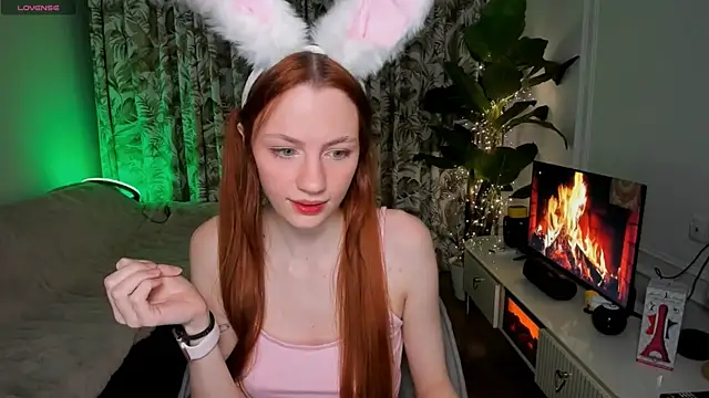 Snapshot of Alyssa_Smitt chatting on 9, 6, 2026 Alyssa Smitt online show from 9, 6, 2026