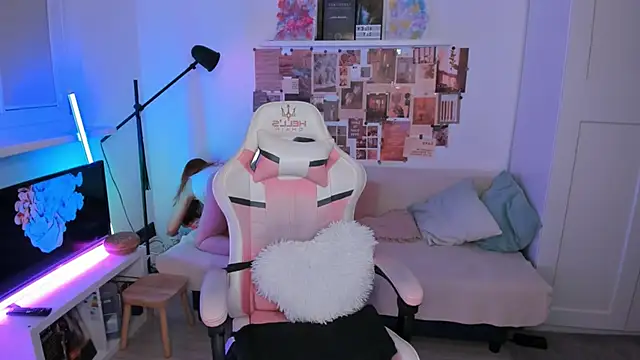 Mia Madden online show from 29, 3, 2026