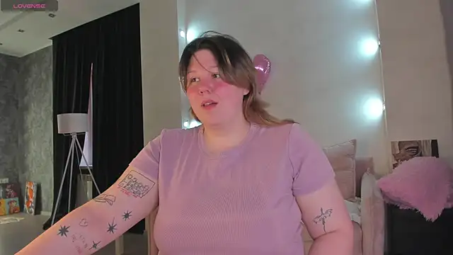 Snapshot of Ruth_Oliver chatting on 19, 6, 2026 Ruth Oliver online show from 19, 6, 2026