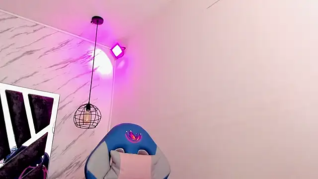 Queen perla  online show from 5, 11, 2025