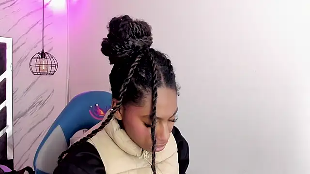 Queen perla  online show from 10, 11, 2025