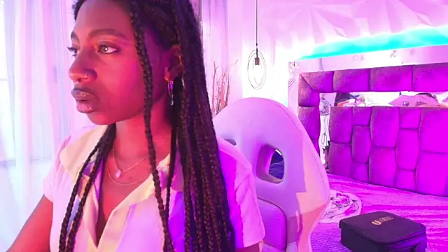 Snapshot of Queen_perla_ chatting on 4, 7, 2026 Queen perla online show from 4, 7, 2026