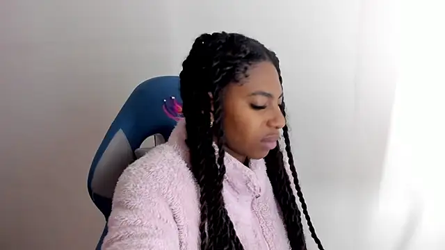 Queen perla  online show from 1, 11, 2025