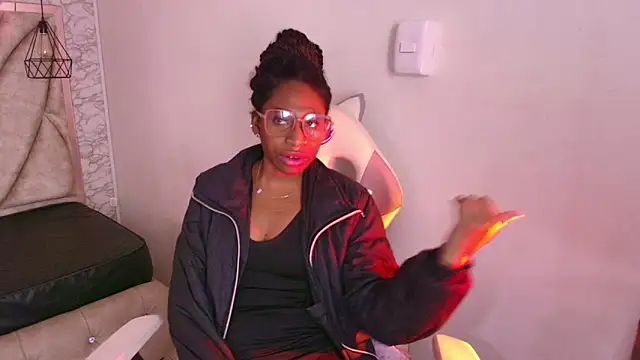 Queen perla  online show from 29, 11, 2025