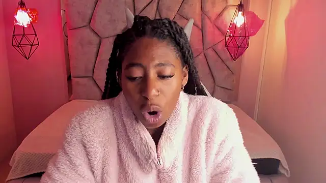 Queen perla  online show from 19, 3, 2025