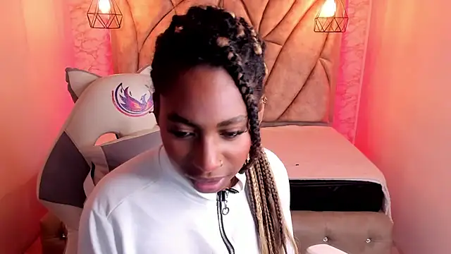 Queen perla  online show from 13, 2, 2025