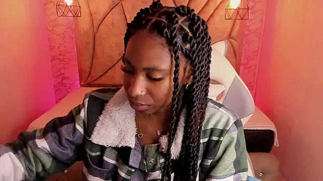 Queen perla  online show from 27, 2, 2025