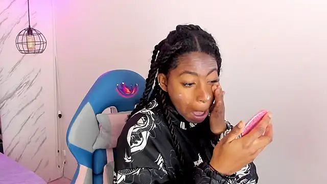 Queen perla  online show from 11, 11, 2025