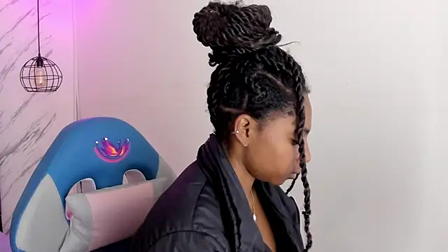 Queen perla  online show from 9, 11, 2025