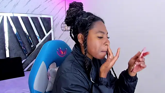 Queen perla  online show from 8, 11, 2025