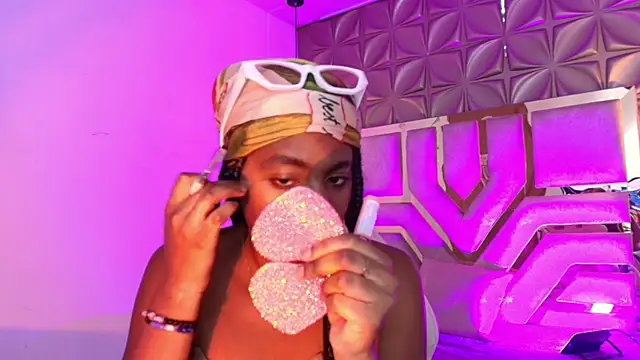 Queen perla  online show from 15, 3, 2026