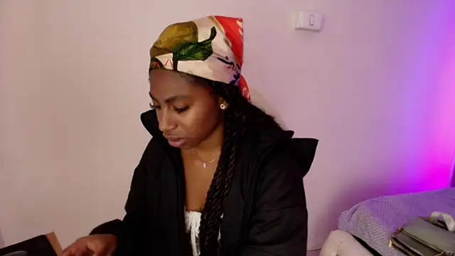 Queen perla  online show from 17, 11, 2025