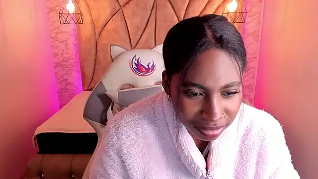 Queen perla  online show from 25, 2, 2025