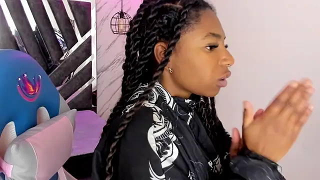 Queen perla  online show from 25, 10, 2025