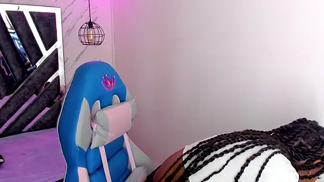 Queen perla  online show from 23, 10, 2025