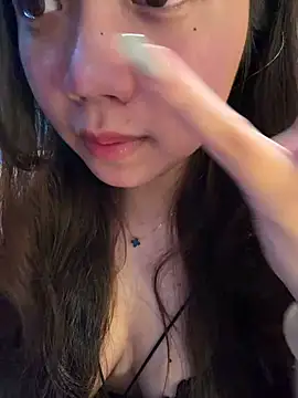Snapshot of Hotellinh12 chatting on 23, 5, 2026 Hotellinh12 online show from 23, 5, 2026
