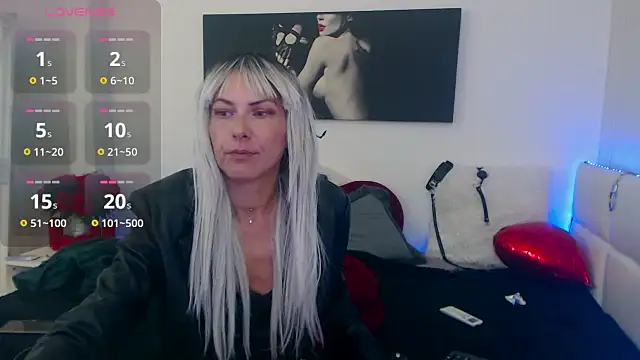 EvelynQueenn online show from 14, 9, 2025