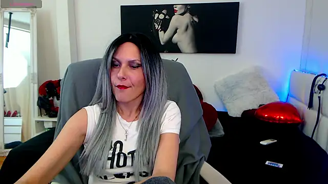 EvelynQueenn online show from 20, 2, 2025