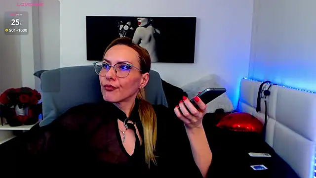 EvelynQueenn online show from 28, 2, 2025
