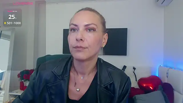 EvelynQueenn online show from 13, 9, 2025