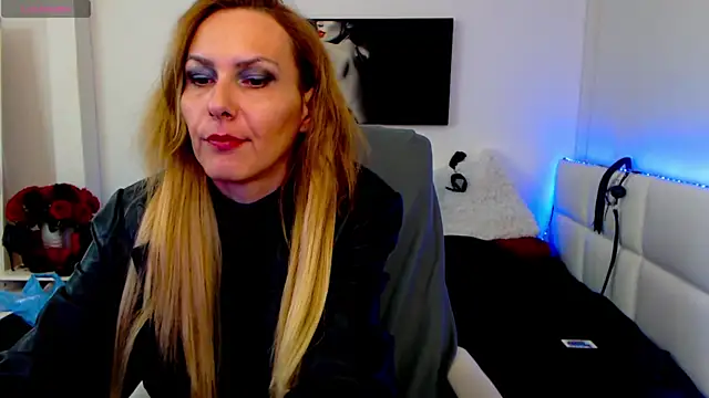 EvelynQueenn online show from 13, 2, 2025