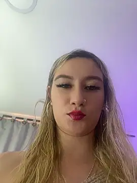 Snapshot of MaryDeniro chatting on 7, 5, 2026 MaryDeniro online show from 7, 5, 2026