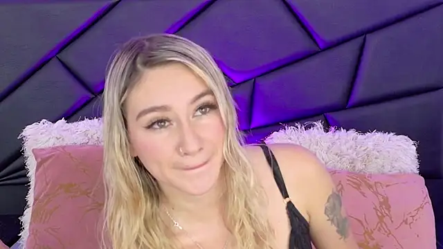 Snapshot of MaryDeniro chatting on 5, 5, 2026 MaryDeniro online show from 5, 5, 2026