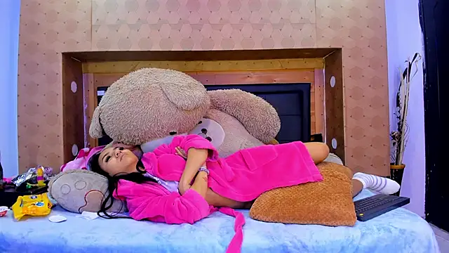 Snapshot of SofiAndNicol chatting on 19, 11, 2025 SofiAndNicol online show from 19, 11, 2025