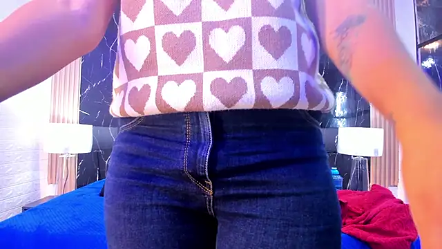 Snapshot of SofiAndNicol chatting on 24, 10, 2025 SofiAndNicol online show from 24, 10, 2025