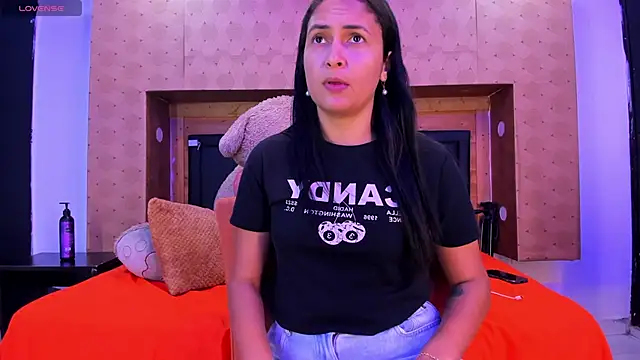 Snapshot of SofiAndNicol chatting on 20, 12, 2025 SofiAndNicol online show from 20, 12, 2025